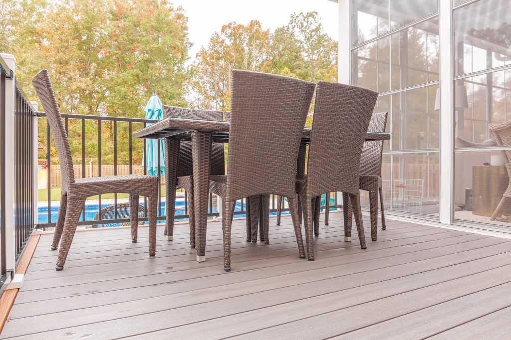 Terrace with dining set